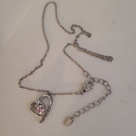 Silver Pink Crystal Heart Necklace 💖 - Picture 3 of 3